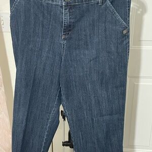 Croft and barrow  denim capri pants size: 14